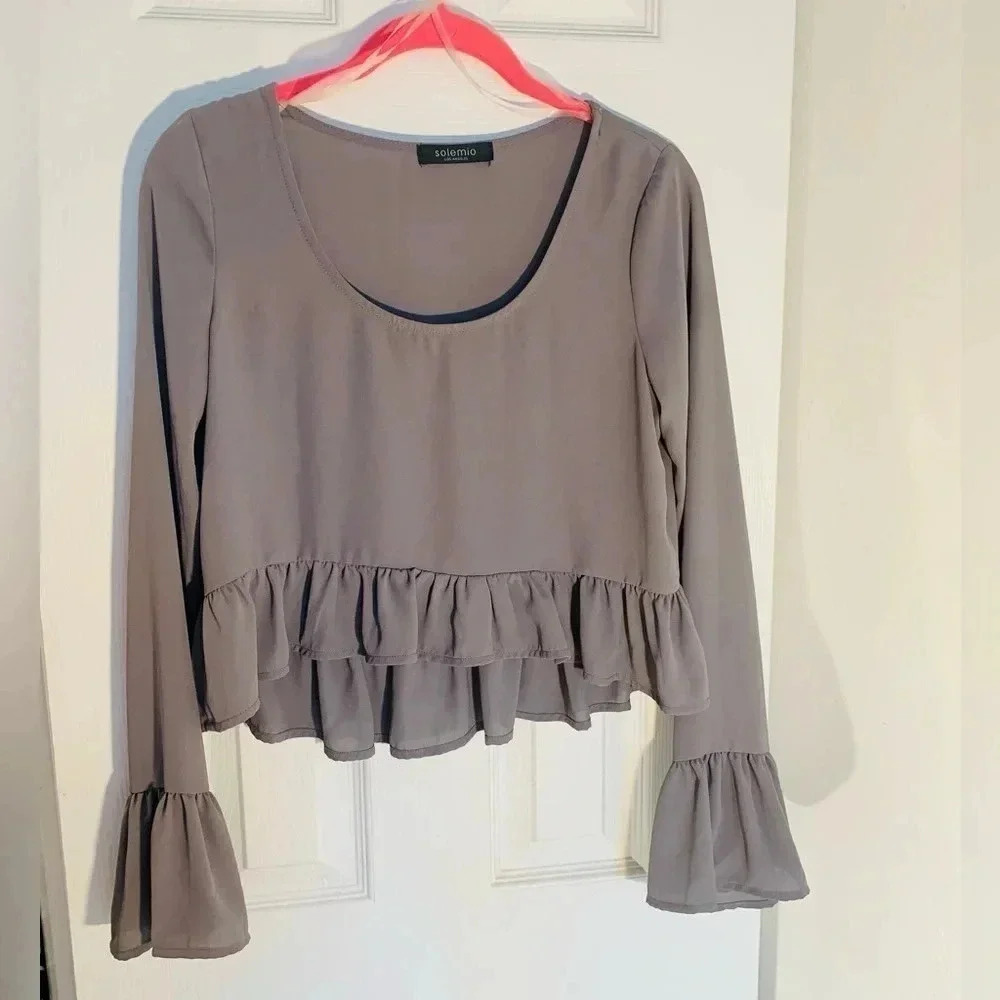 Solemio Gray ruffle blouse Size Small